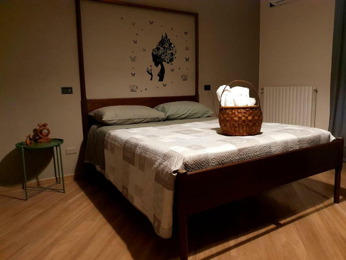 B&B Tre Passi Dalla Torre Montesarchio Eksteriør bilde